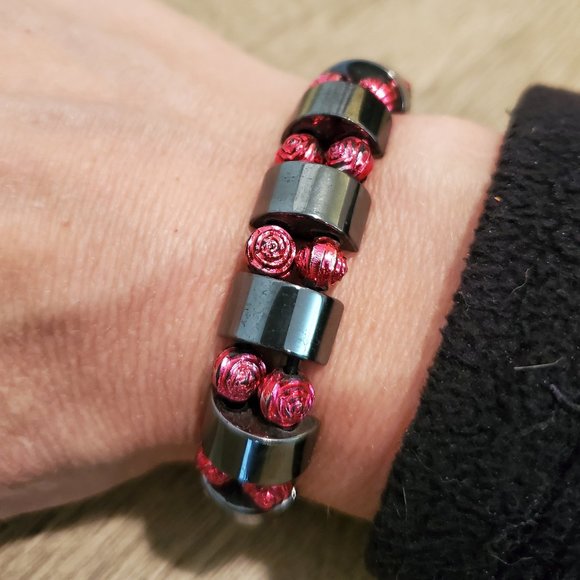 Hematite and pink bead bracelet - Picture 2 of 2